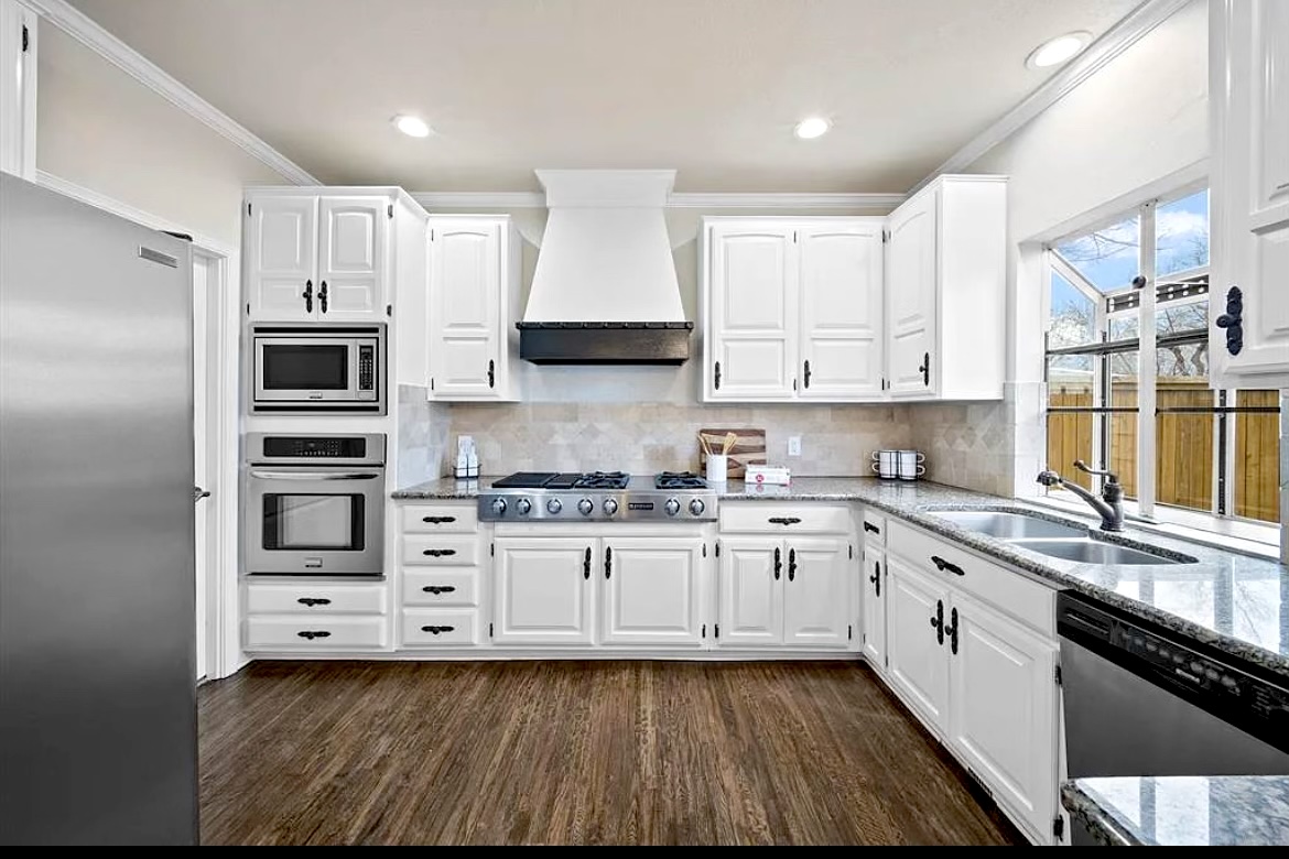White shaker kitchen cabinet installation by Lorett's Remodeling and Construction in Tulsa, OK